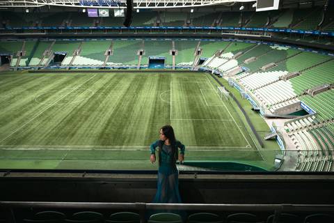 As melhores ideias e inspirações criativas de fotos para ensaio de debutante no Allianz Parque (Estádio do Palmeiras)'