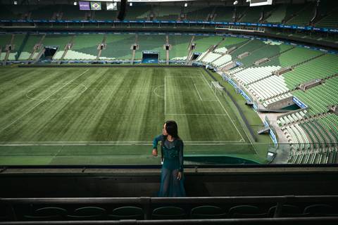 As melhores ideias e inspirações criativas de fotos para ensaio de debutante no Allianz Parque (Estádio do Palmeiras)'