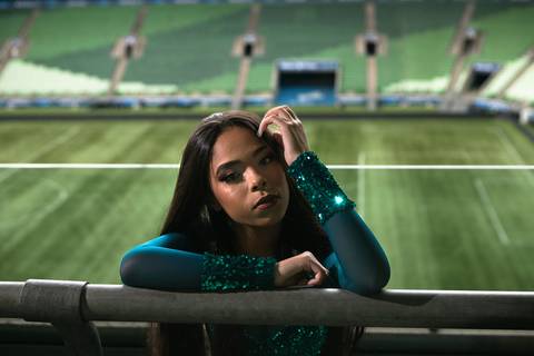 As melhores ideias e inspirações criativas de fotos para ensaio de debutante no Allianz Parque (Estádio do Palmeiras)'