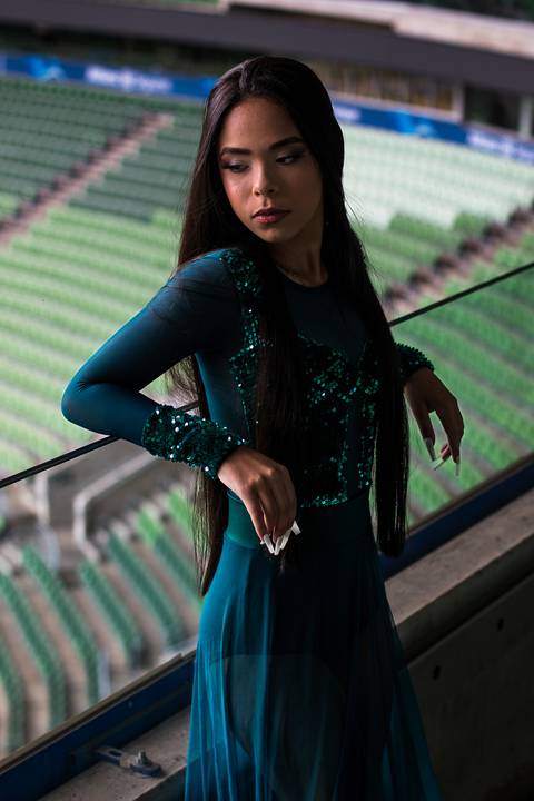 As melhores ideias e inspirações criativas de fotos para ensaio de debutante no Allianz Parque (Estádio do Palmeiras)'