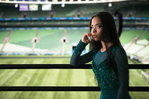 As melhores ideias e inspirações criativas de fotos para ensaio de debutante no Allianz Parque (Estádio do Palmeiras)'