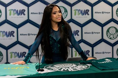 As melhores ideias e inspirações criativas de fotos para ensaio de debutante no Allianz Parque (Estádio do Palmeiras)'