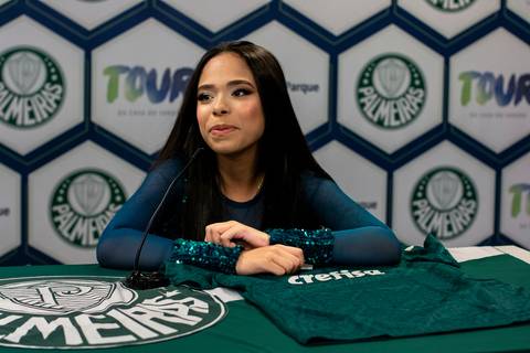 As melhores ideias e inspirações criativas de fotos para ensaio de debutante no Allianz Parque (Estádio do Palmeiras)'