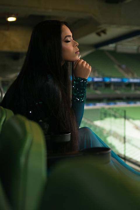 As melhores ideias e inspirações criativas de fotos para ensaio de debutante no Allianz Parque (Estádio do Palmeiras)'