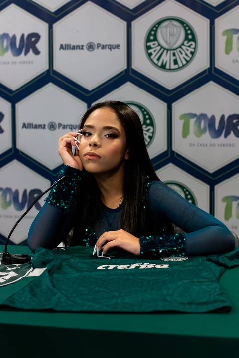 As melhores ideias e inspirações criativas de fotos para ensaio de debutante no Allianz Parque (Estádio do Palmeiras)'