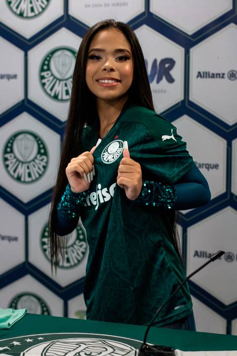 As melhores ideias e inspirações criativas de fotos para ensaio de debutante no Allianz Parque (Estádio do Palmeiras)'