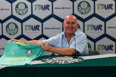 As melhores ideias e inspirações criativas de fotos para ensaio de debutante no Allianz Parque (Estádio do Palmeiras)'