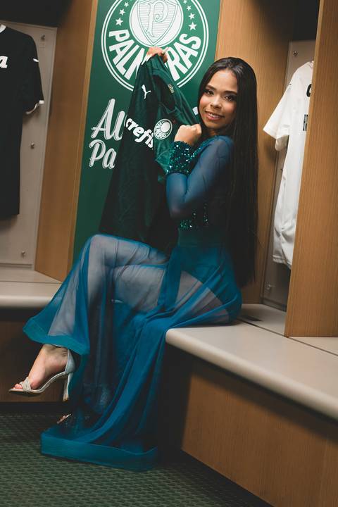 As melhores ideias e inspirações criativas de fotos para ensaio de debutante no Allianz Parque (Estádio do Palmeiras)'