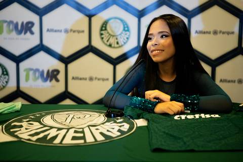 As melhores ideias e inspirações criativas de fotos para ensaio de debutante no Allianz Parque (Estádio do Palmeiras)'