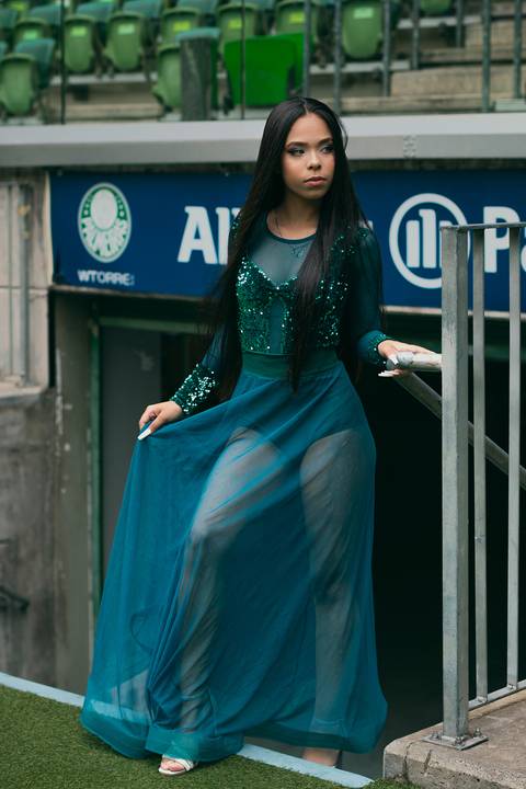 As melhores ideias e inspirações criativas de fotos para ensaio de debutante no Allianz Parque (Estádio do Palmeiras)'