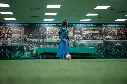 As melhores ideias e inspirações criativas de fotos para ensaio de debutante no Allianz Parque (Estádio do Palmeiras)'