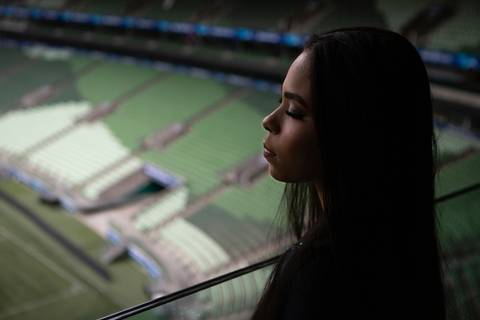 As melhores ideias e inspirações criativas de fotos para ensaio de debutante no Allianz Parque (Estádio do Palmeiras)'