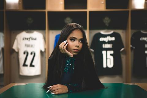 As melhores ideias e inspirações criativas de fotos para ensaio de debutante no Allianz Parque (Estádio do Palmeiras)'
