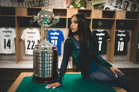As melhores ideias e inspirações criativas de fotos para ensaio de debutante no Allianz Parque (Estádio do Palmeiras)'