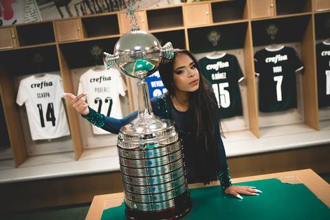 As melhores ideias e inspirações criativas de fotos para ensaio de debutante no Allianz Parque (Estádio do Palmeiras)'