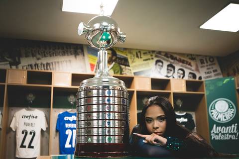 As melhores ideias e inspirações criativas de fotos para ensaio de debutante no Allianz Parque (Estádio do Palmeiras)'