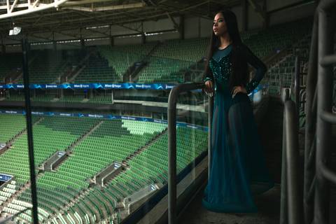 As melhores ideias e inspirações criativas de fotos para ensaio de debutante no Allianz Parque (Estádio do Palmeiras)'