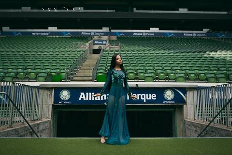 As melhores ideias e inspirações criativas de fotos para ensaio de debutante no Allianz Parque (Estádio do Palmeiras)'