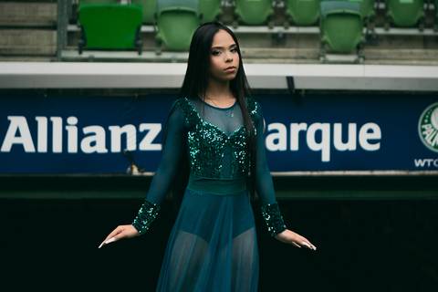 As melhores ideias e inspirações criativas de fotos para ensaio de debutante no Allianz Parque (Estádio do Palmeiras)'