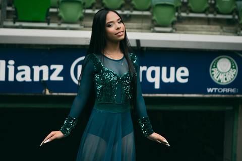 As melhores ideias e inspirações criativas de fotos para ensaio de debutante no Allianz Parque (Estádio do Palmeiras)'