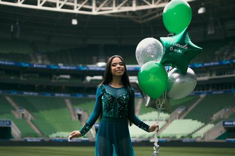As melhores ideias e inspirações criativas de fotos para ensaio de debutante no Allianz Parque (Estádio do Palmeiras)'