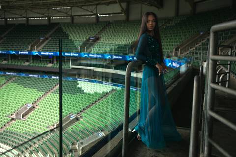 As melhores ideias e inspirações criativas de fotos para ensaio de debutante no Allianz Parque (Estádio do Palmeiras)'