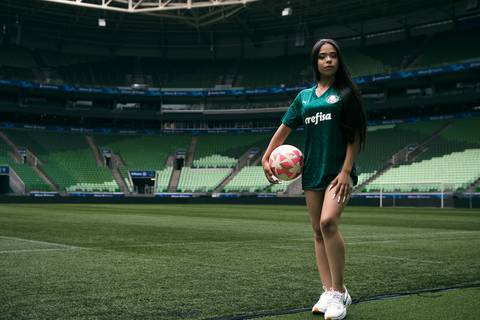 As melhores ideias e inspirações criativas de fotos para ensaio de debutante no Allianz Parque (Estádio do Palmeiras)'