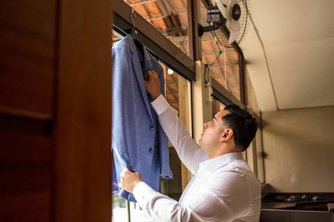 As melhores ideias e inspirações criativas de fotos do making of do noivo  no Espaço Garden Fest Arujá - SP'