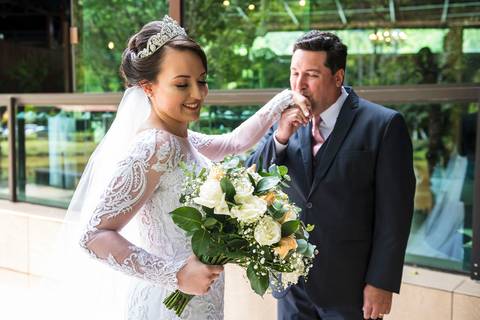 As melhores ideias e inspirações criativas de fotos de casamento momento da cerimônia no Espaço Garden Fest Arujá - SP'
