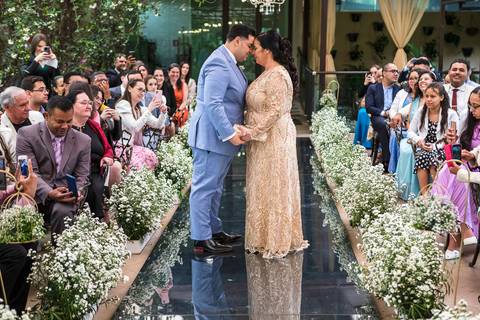 As melhores ideias e inspirações criativas de fotos de casamento momento da cerimônia no Espaço Garden Fest Arujá - SP'