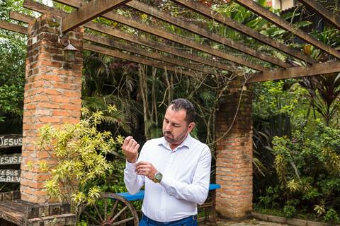 As melhores ideias e inspirações criativas de fotos do making of do noivo no Espaço Vista Verde'