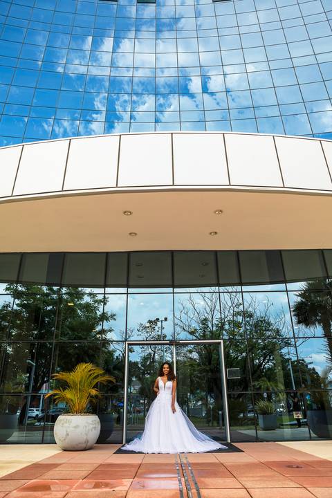 As melhores ideias e inspirações criativas de fotos do making of da noiva no salão Samara Alves Beauty - Alphaville '