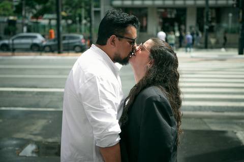 As melhores ideias e inspirações criativas de fotos para ensaio pré wedding no Méqui 1000 - Av. Paulista'