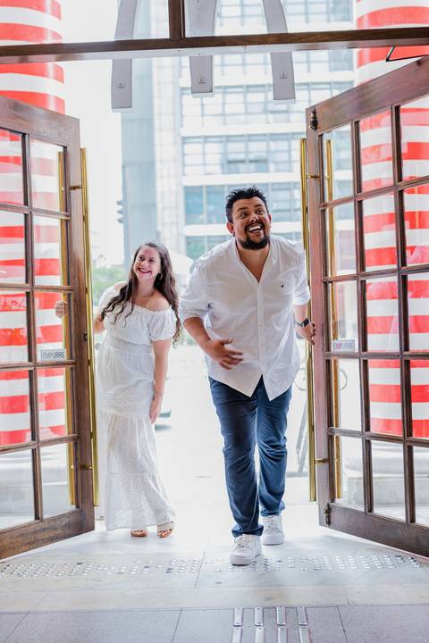 As melhores ideias e inspirações criativas de fotos para ensaio pré wedding no Méqui 1000 - Av. Paulista'
