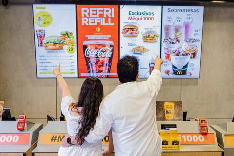 As melhores ideias e inspirações criativas de fotos para ensaio pré wedding no Méqui 1000 - Av. Paulista'