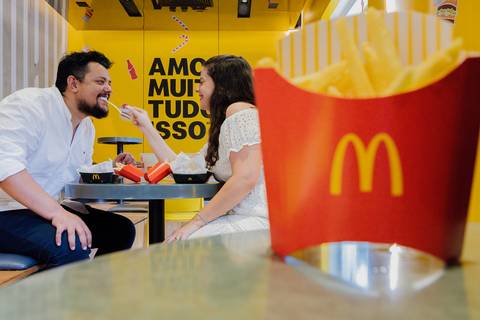 As melhores ideias e inspirações criativas de fotos para ensaio pré wedding no Méqui 1000 - Av. Paulista'