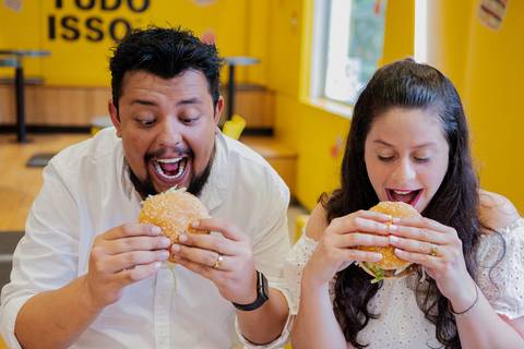 As melhores ideias e inspirações criativas de fotos para ensaio pré wedding no Méqui 1000 - Av. Paulista'