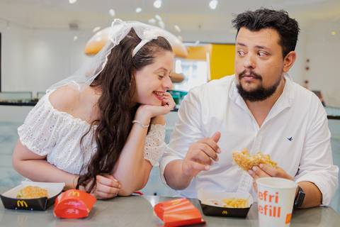 As melhores ideias e inspirações criativas de fotos para ensaio pré wedding no Méqui 1000 - Av. Paulista'