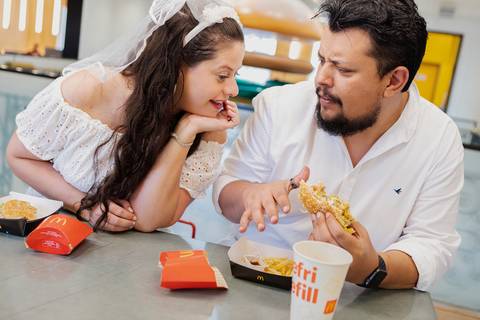 As melhores ideias e inspirações criativas de fotos para ensaio pré wedding no Méqui 1000 - Av. Paulista'