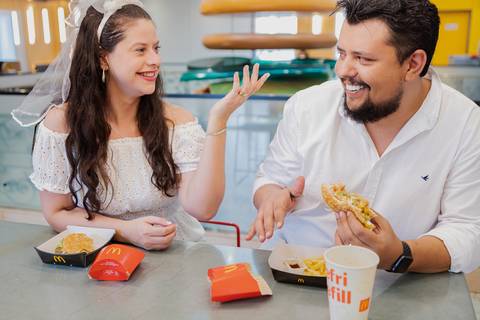 As melhores ideias e inspirações criativas de fotos para ensaio pré wedding no Méqui 1000 - Av. Paulista'