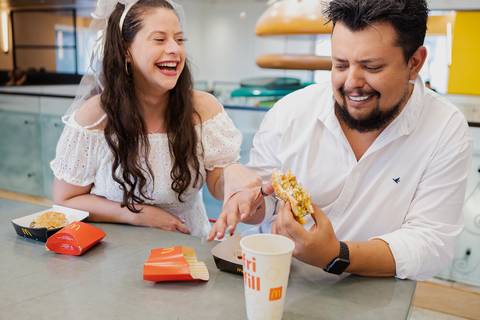 As melhores ideias e inspirações criativas de fotos para ensaio pré wedding no Méqui 1000 - Av. Paulista'