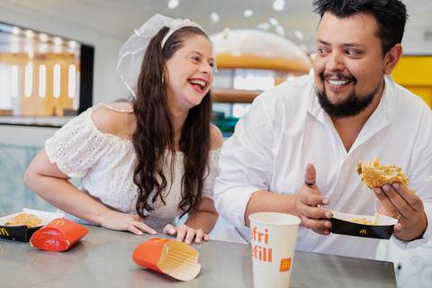 As melhores ideias e inspirações criativas de fotos para ensaio pré wedding no Méqui 1000 - Av. Paulista'