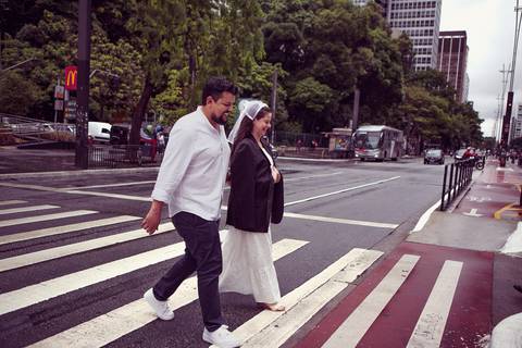 As melhores ideias e inspirações criativas de fotos para ensaio pré wedding no Méqui 1000 - Av. Paulista'