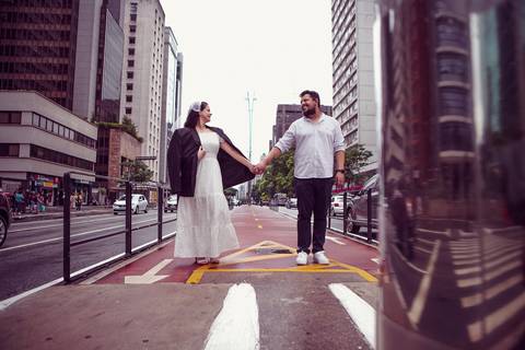 As melhores ideias e inspirações criativas de fotos para ensaio pré wedding na Av. Paulista'