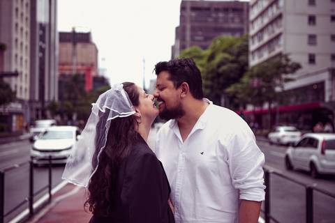 As melhores ideias e inspirações criativas de fotos para ensaio pré wedding na Av. Paulista'