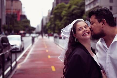 As melhores ideias e inspirações criativas de fotos para ensaio pré wedding na Av. Paulista'