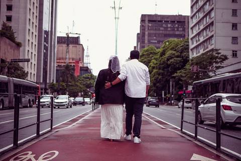 As melhores ideias e inspirações criativas de fotos para ensaio pré wedding na Av. Paulista'