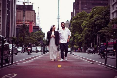 As melhores ideias e inspirações criativas de fotos para ensaio pré wedding na Av. Paulista'