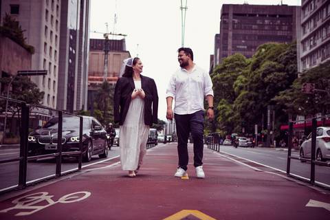 As melhores ideias e inspirações criativas de fotos para ensaio pré wedding na Av. Paulista'