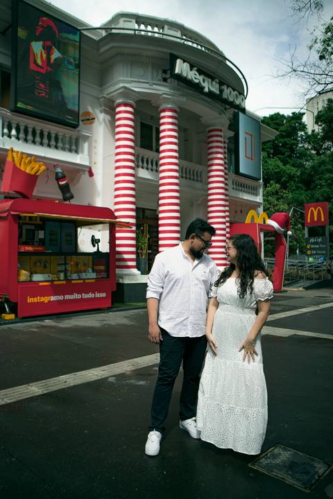 As melhores ideias e inspirações criativas de fotos para ensaio pré wedding no Méqui 1000 - Av. Paulista'